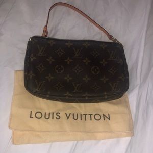 Louis Vuitton Pochette